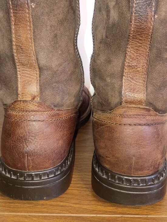 UGG Hartsville Men\'s Sz 12 US/45.5 EU Pull-on Boot Leather & Suede w Sheepskin main image 16